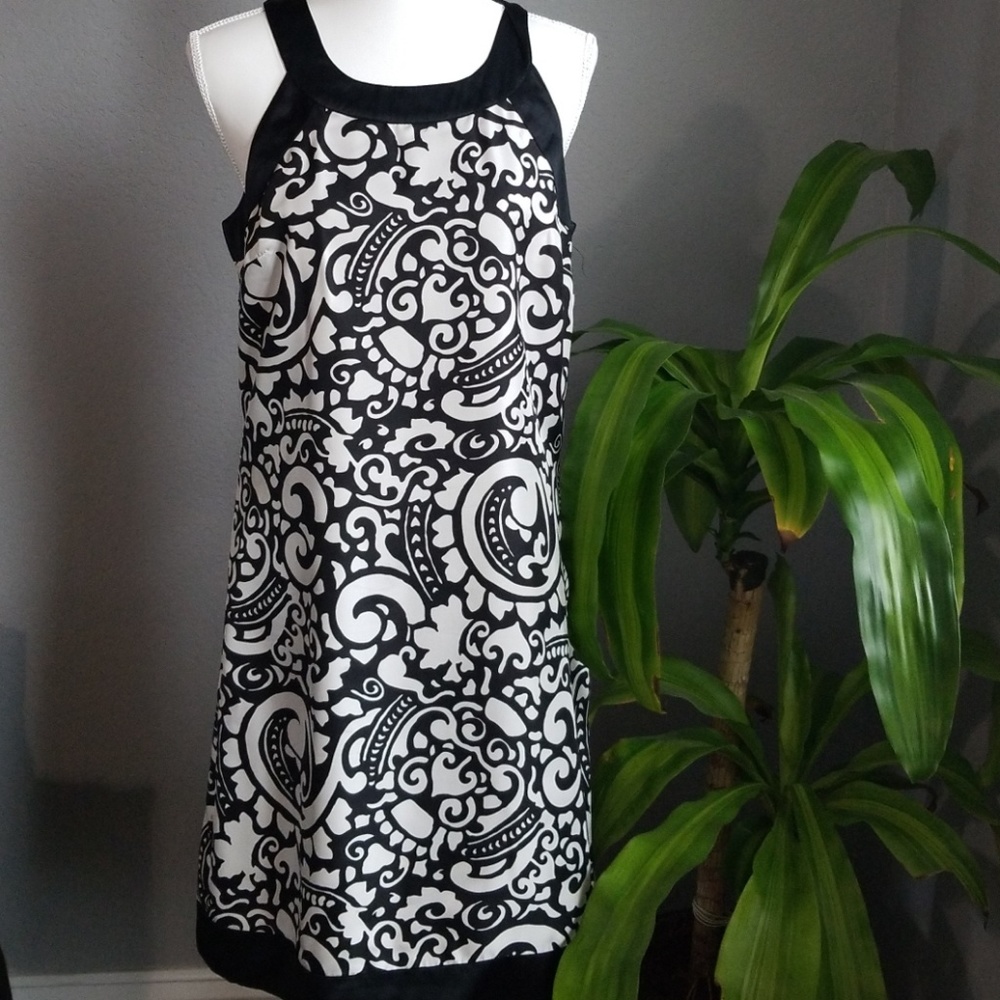 🔴CLEARANCE- White house black market midi dress